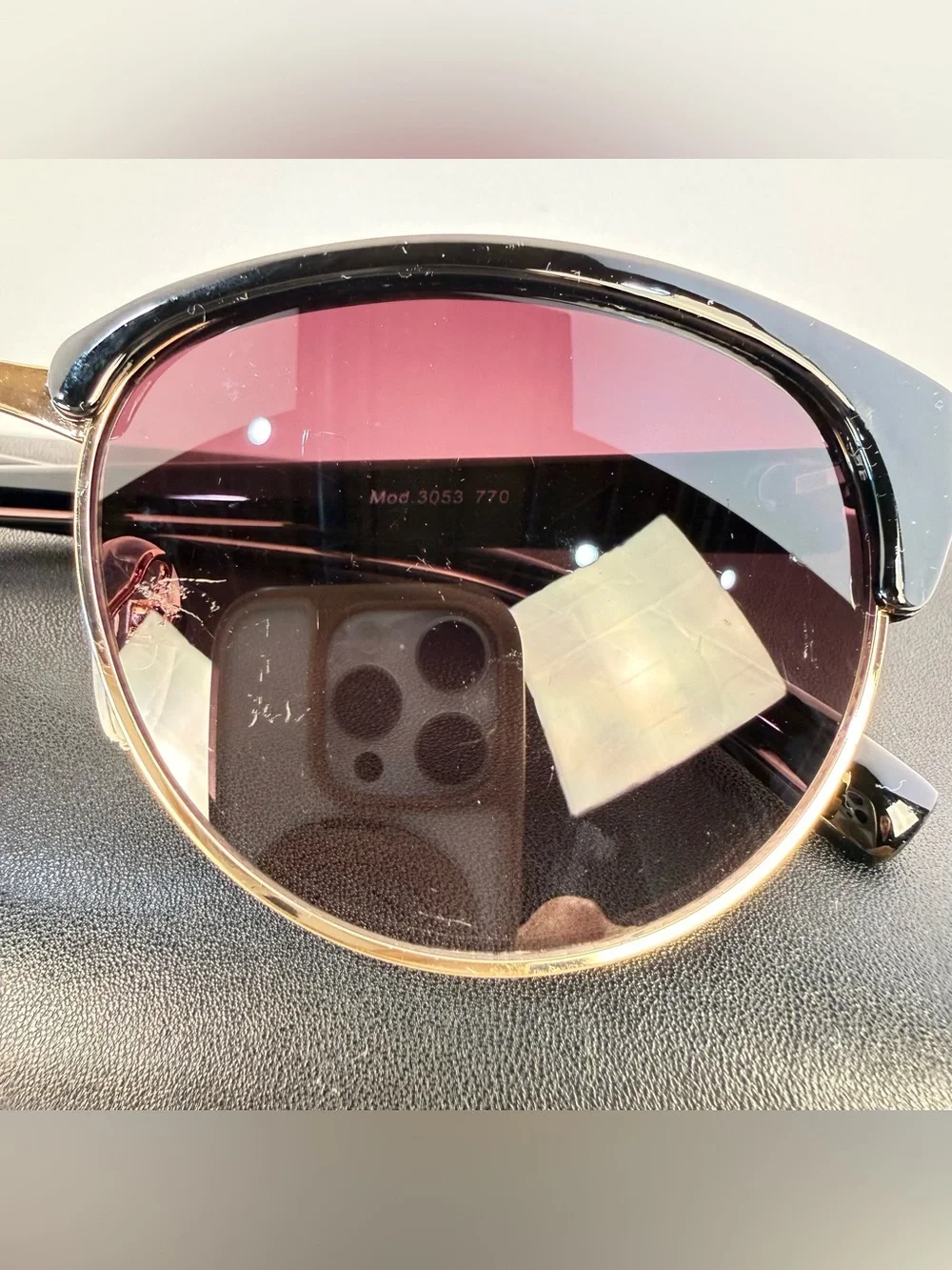 Oscar de la Renta frames are